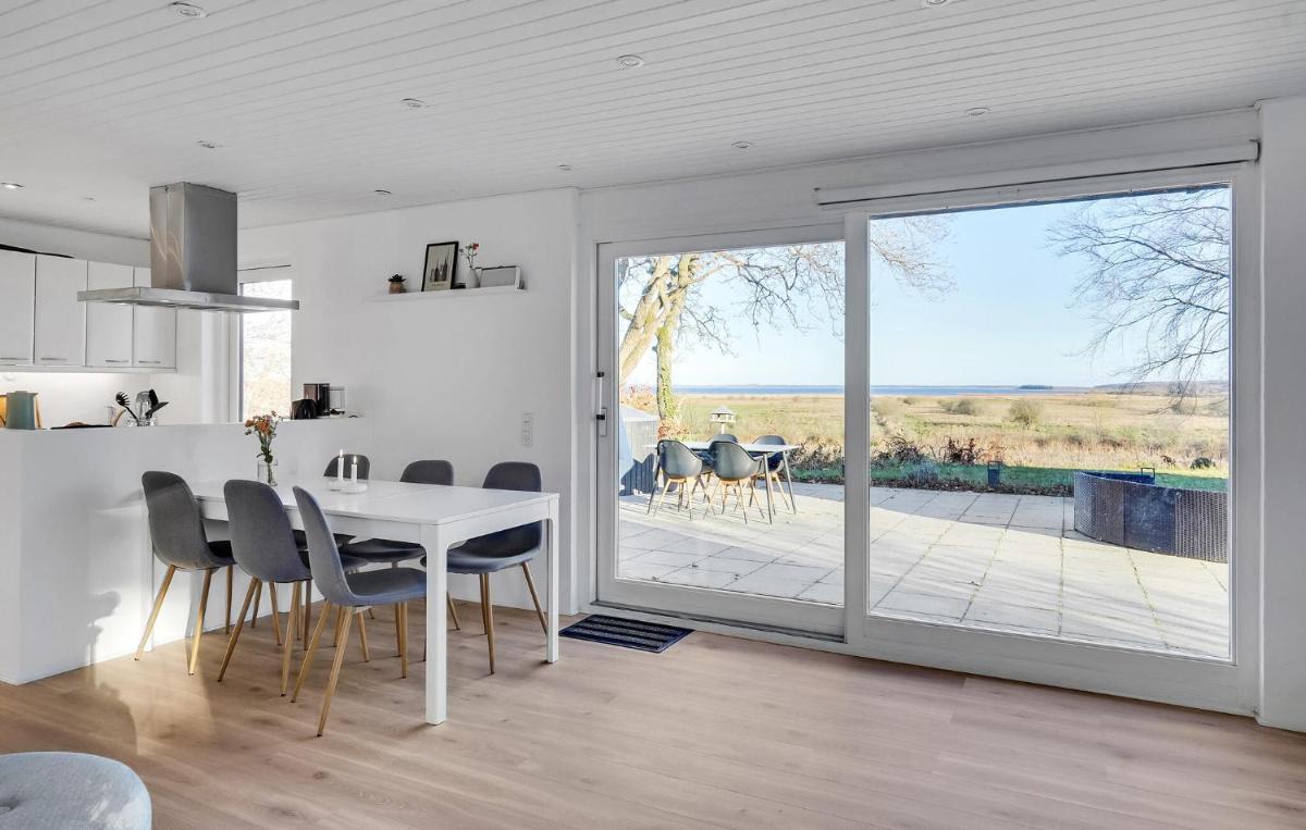 Stunning Home In Hadsund With Wifi - Housity