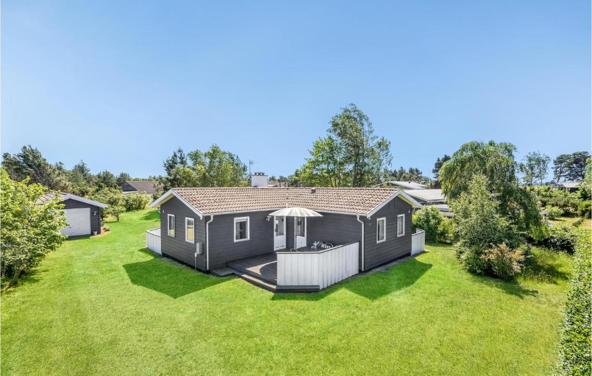 Stunning Home In Hadsund With Kitchen - Housity