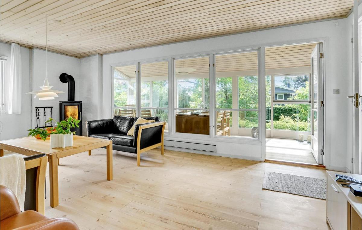 Stunning Home In Hadsund With Kitchen - Housity