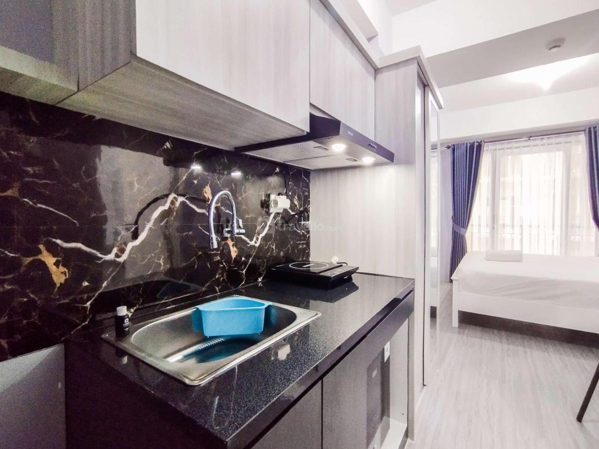 Modern Studio Room Apartment at Grand Asia Afrika By Travelio - Housity