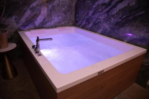 Giardino sul Lago SPA Jacuzzi - Hizvo
