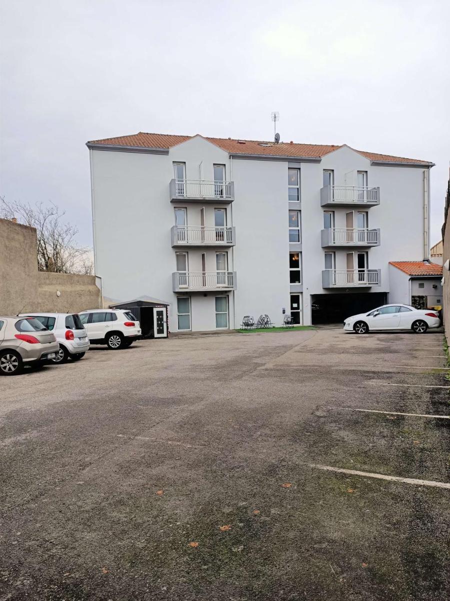 Brit Hotel Les Alizes - Housity