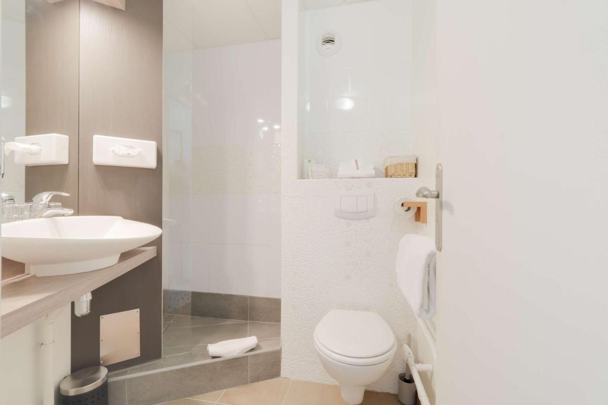 Brit Hotel Alghotel - Housity