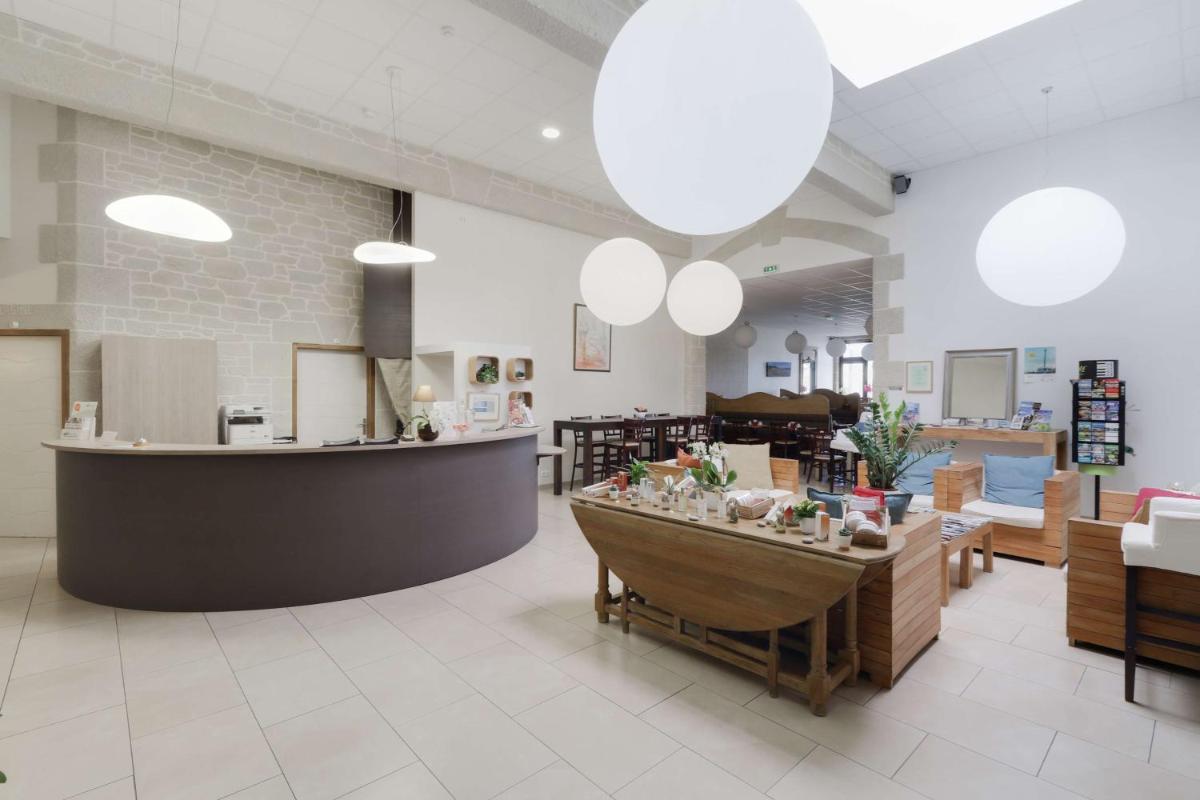 Brit Hotel Alghotel - Housity