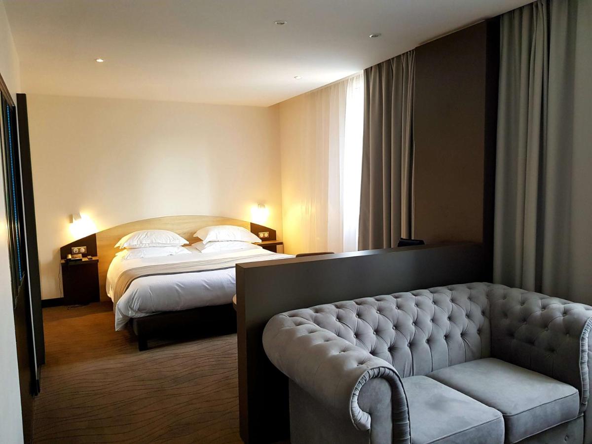 Un ou plusieurs lits dans un hébergement de l'établissement Brit Hotel de Grignan Vichy