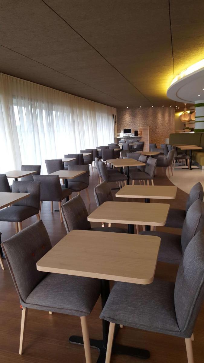 Coin salon dans l'établissement Brit Hotel & Spa Saint Brieuc Plérin