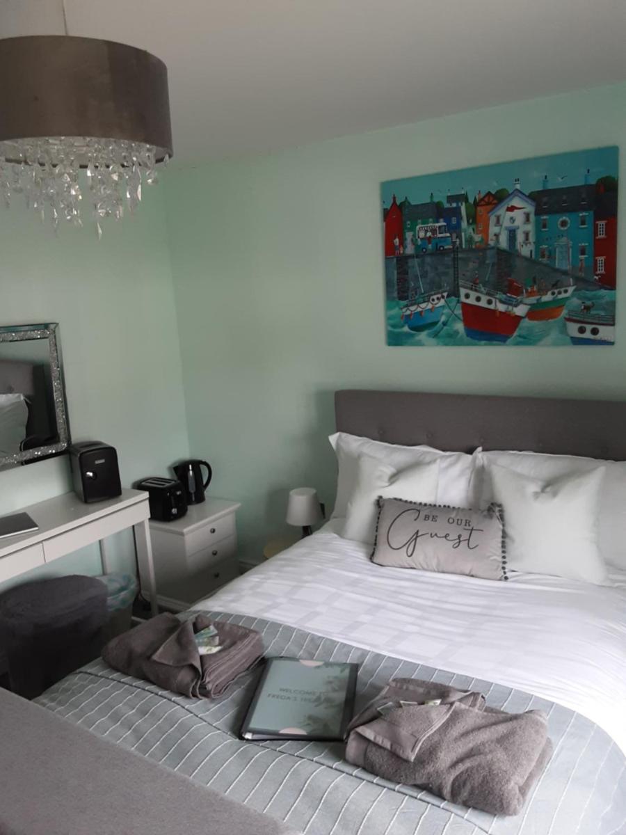 Freda's Treasure "Abi's Room" - Housity