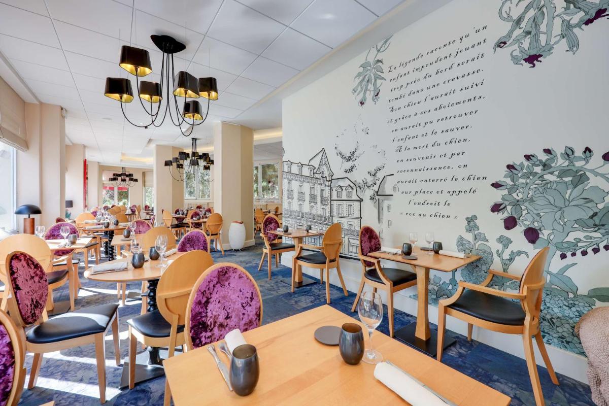 Restaurant ou autre lieu de restauration dans l'établissement BRIT HOTEL & SPA Le Roc au Chien