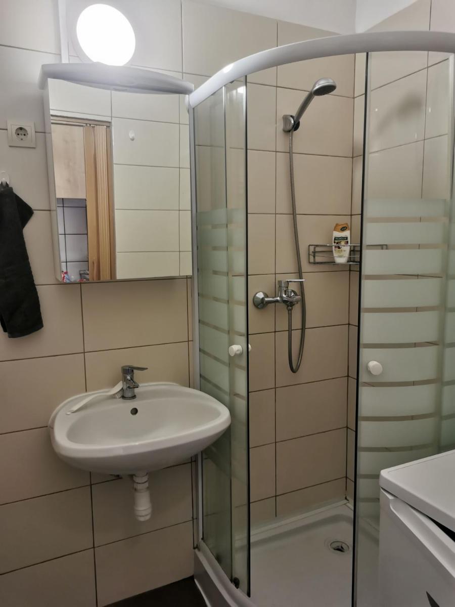 Jackquaters - Housity