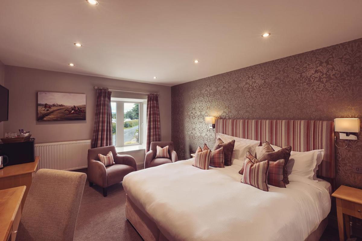 Longlands Inn & Cottages - Housity