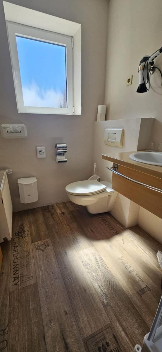 Hotel Am Deich - Housity