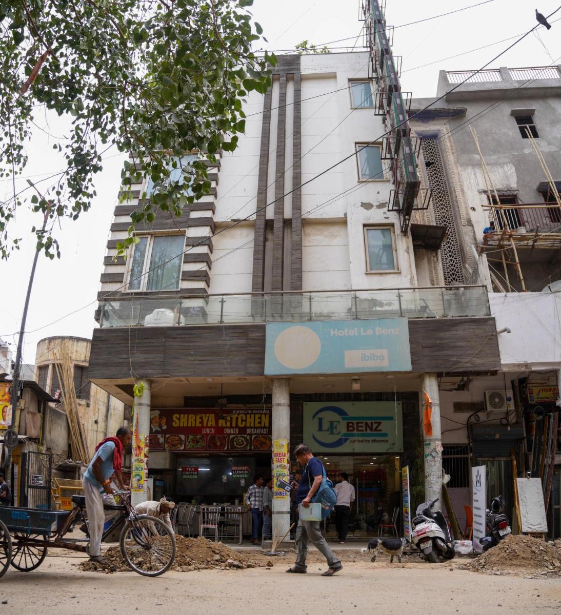 Suitetrails - Hotel Le Benz - New Delhi Train Station