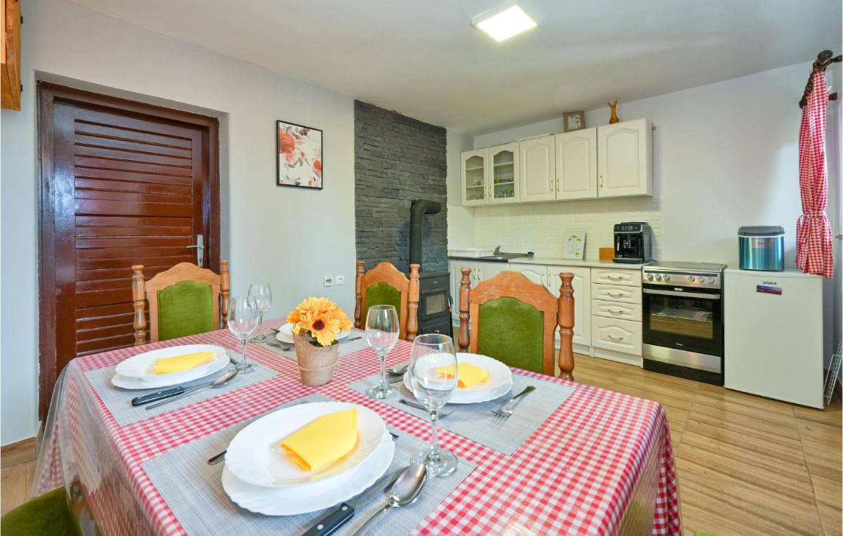 Stunning Home In Sopron With Wifi - Housity