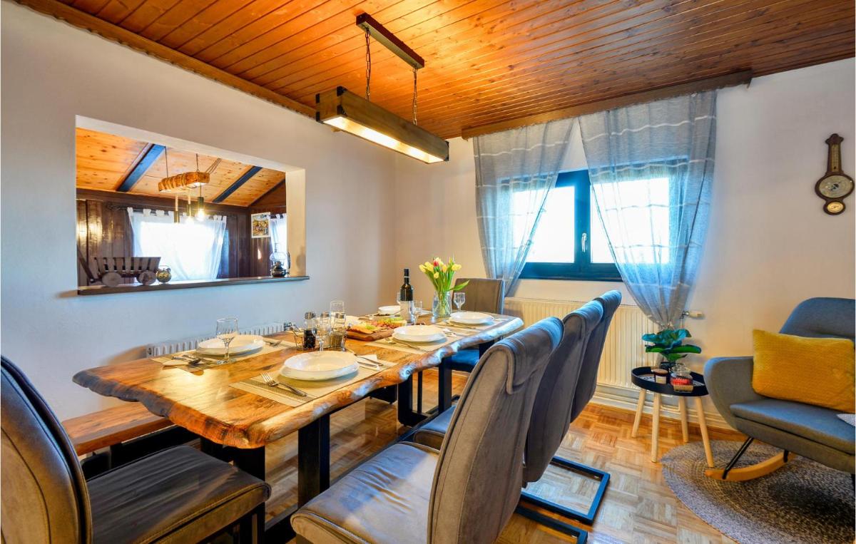 Nice Home In Falinic Breg With Jacuzzi - Housity