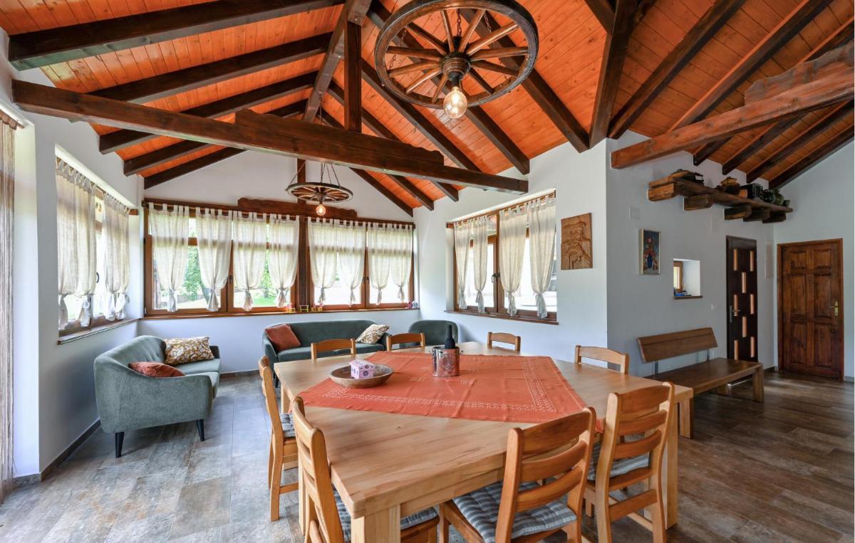 Awesome Home In Donja Pacetina - Housity