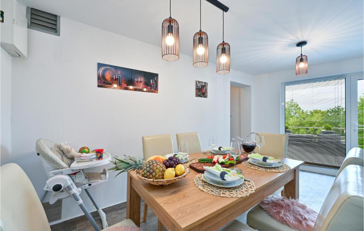 Stunning Home In Andrasevec With Sauna - Housity