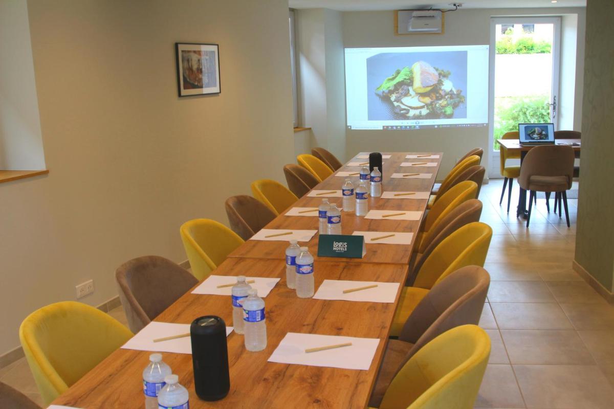 Espace de conférence ou salle de réunion dans l'établissement Logis Hotel Archambeau