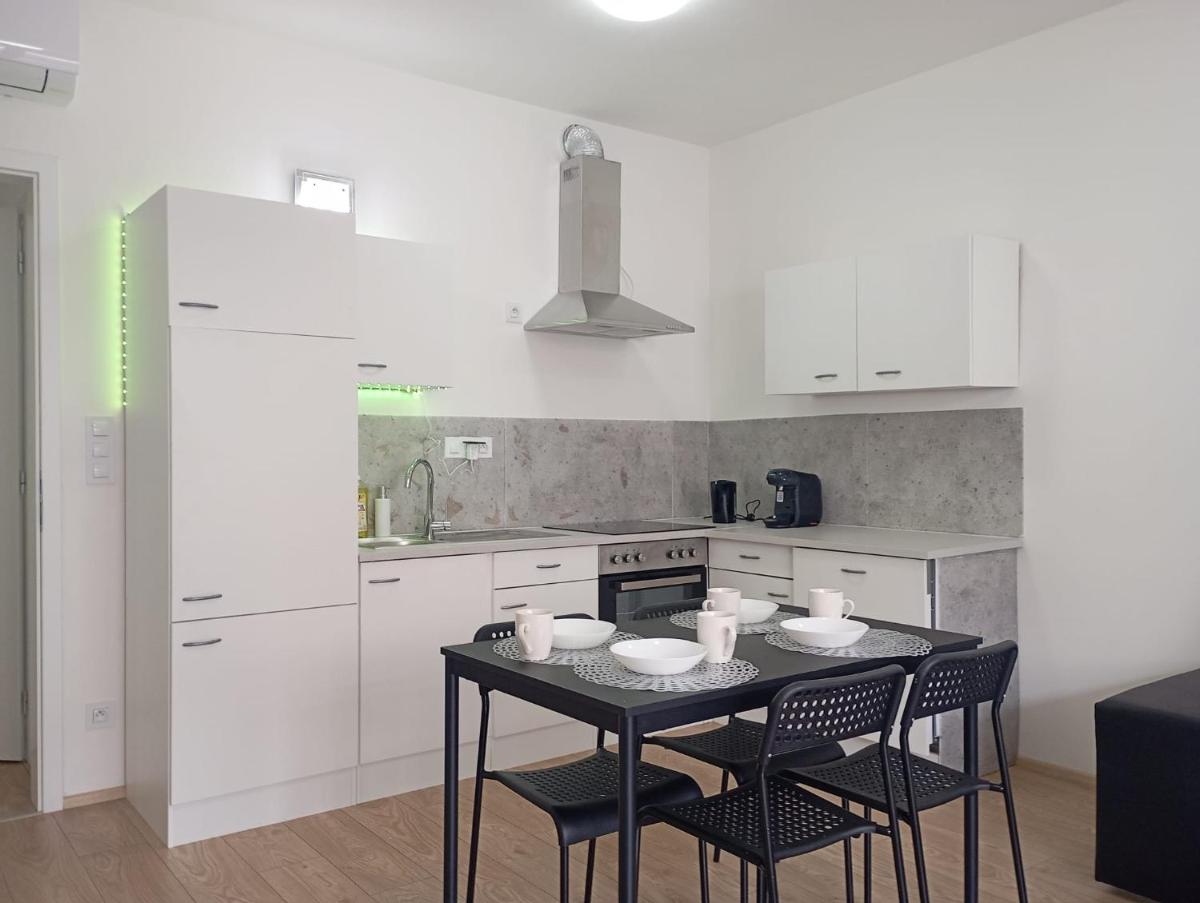 Nový apartmán s terasou, soukromé parkování - Hizvo
