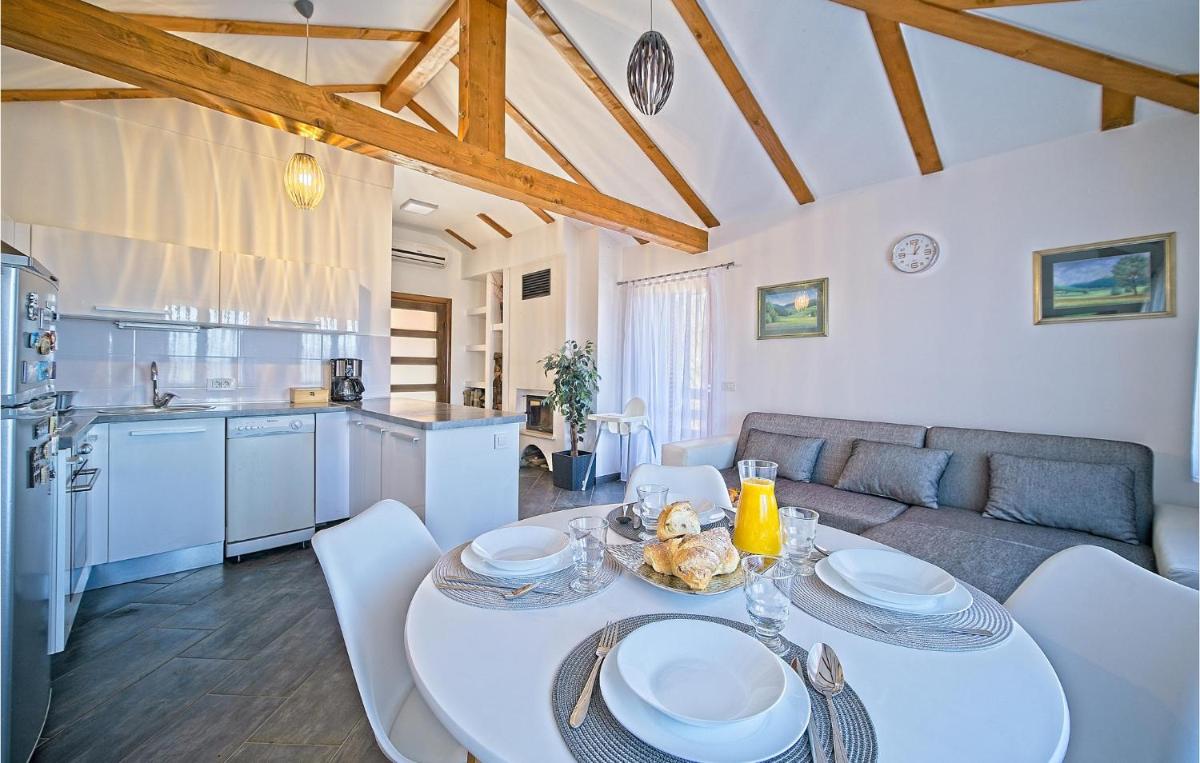 Awesome Home In Kraj Donji With Wifi - Housity