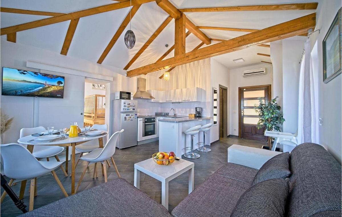 Awesome Home In Kraj Donji With Wifi - Housity