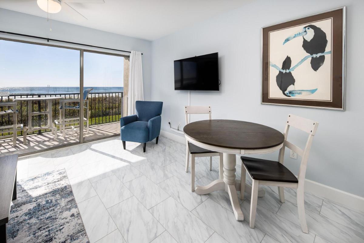 Emerald Twrs West 1003 - Housity