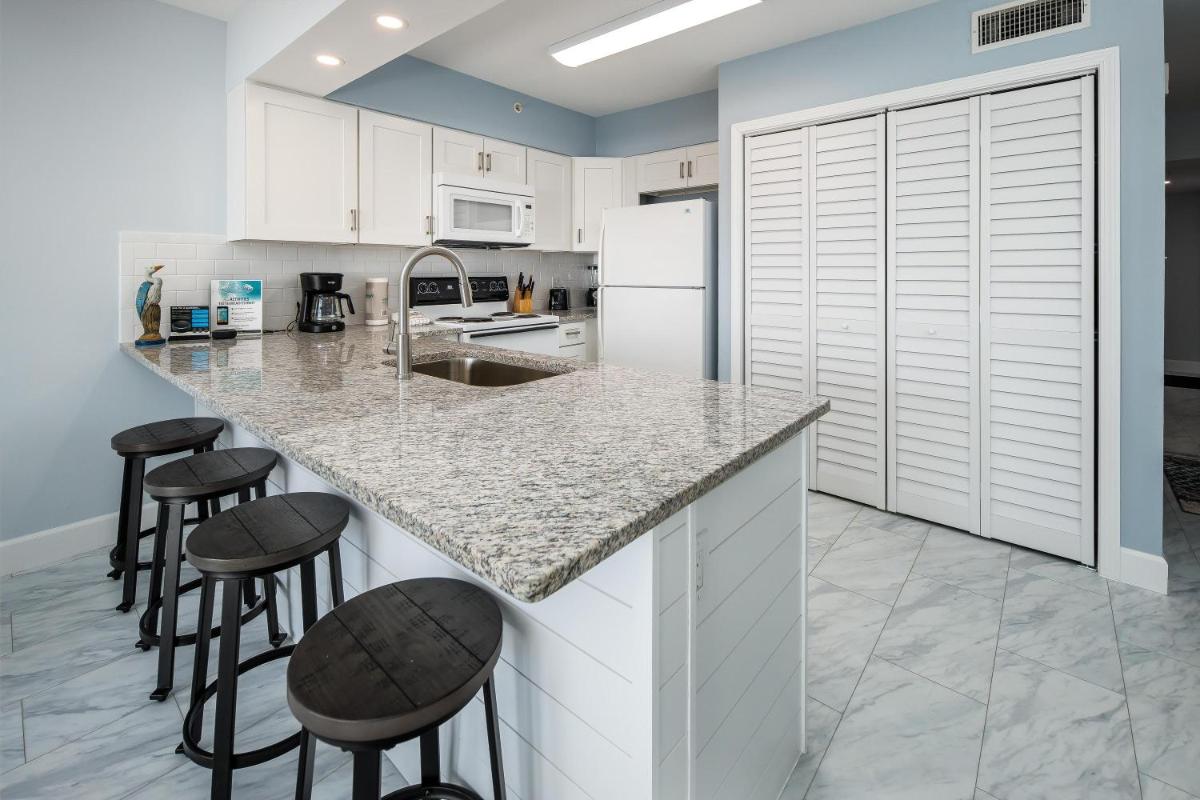 Emerald Twrs West 1003 - Housity