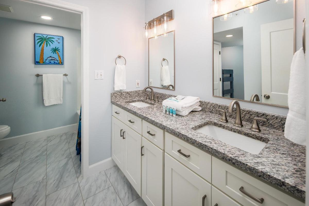 Emerald Twrs West 1003 - Housity