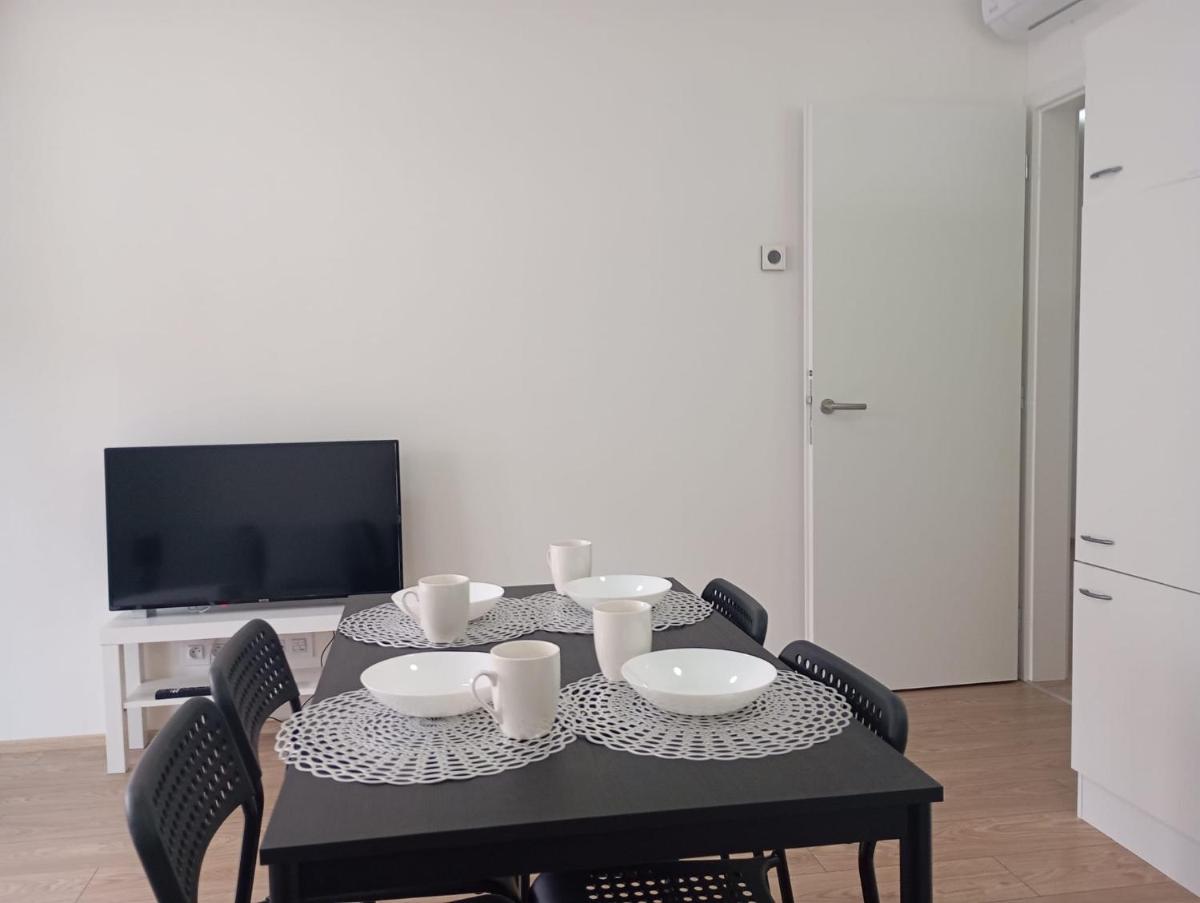 Nový apartmán s terasou, soukromé parkování - Hizvo