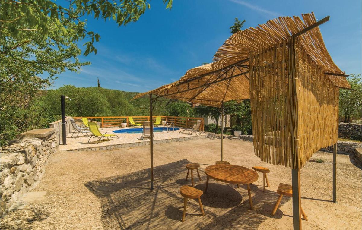 Three-Bedroom Holiday Home In Lecevica - Housity