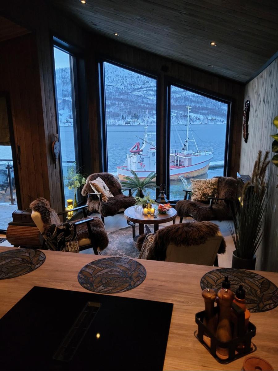 Arctic Sea lodge - cabin with panoramic view in Balsfjord - Housity
