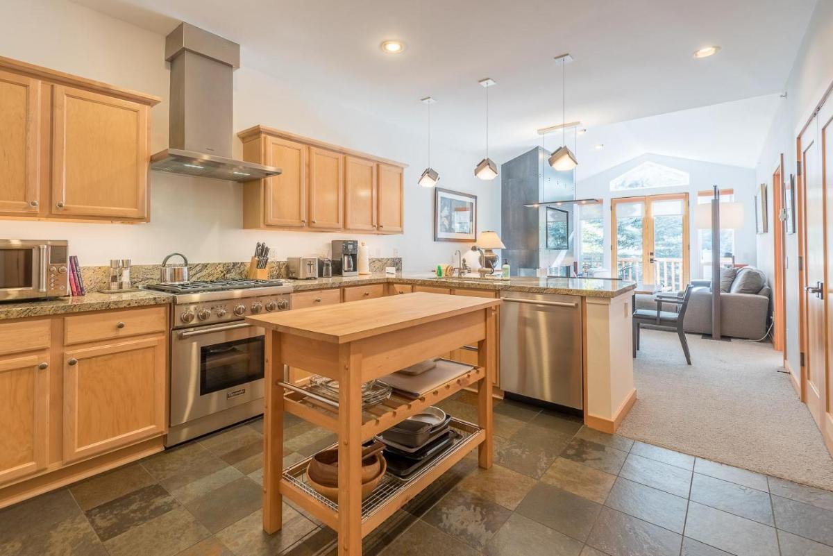 Snowstar Condo 23 - Housity