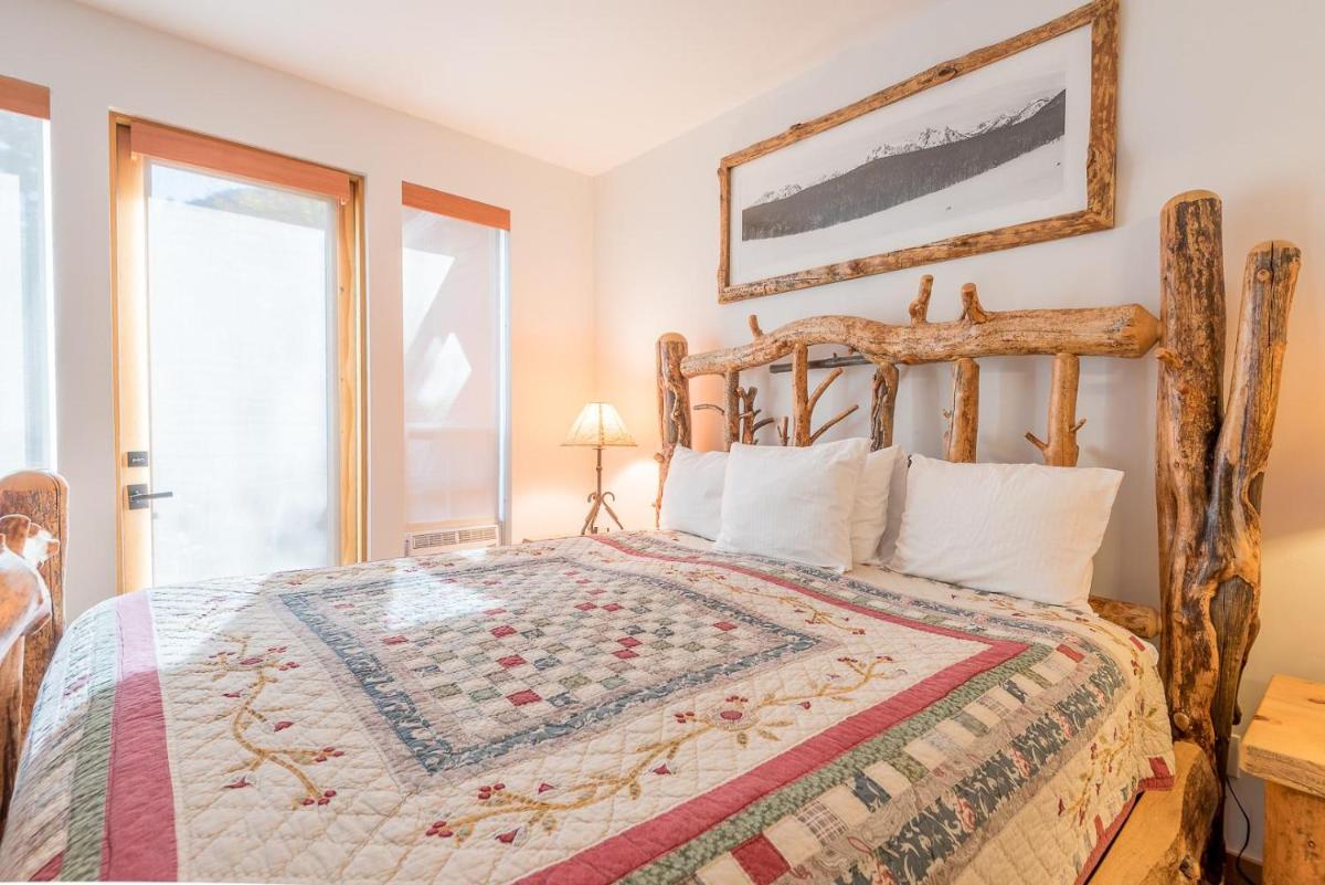 Snowstar Condo 23 - Housity