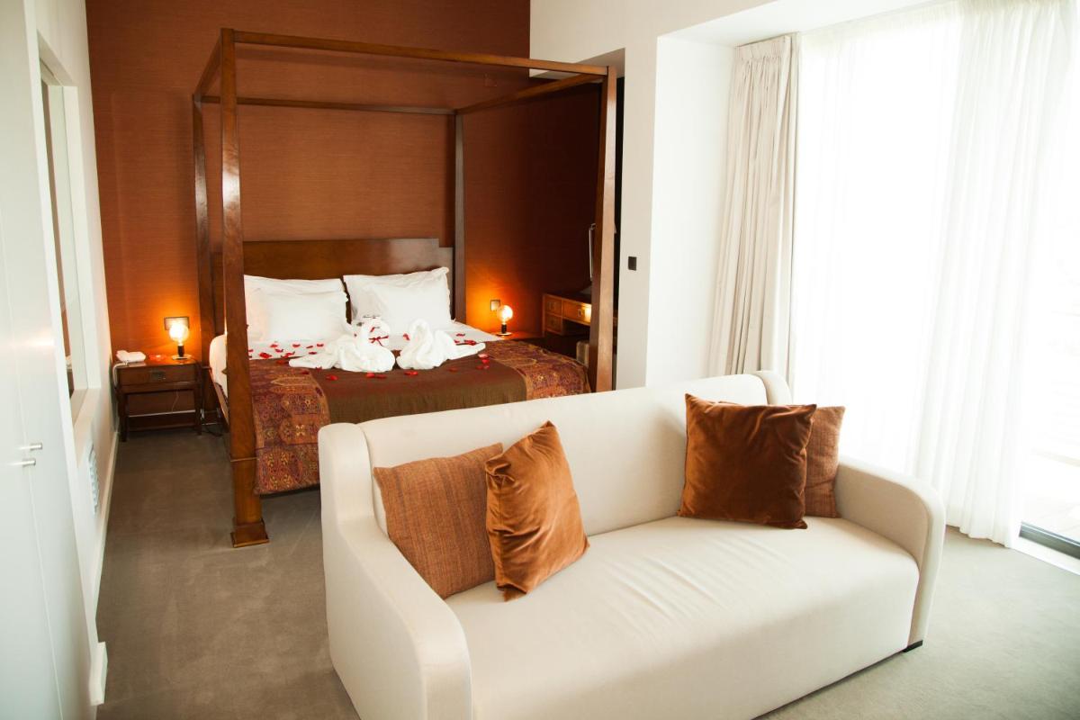 Uma cama ou camas num quarto em Real Abadia, Congress & Spa Hotel
