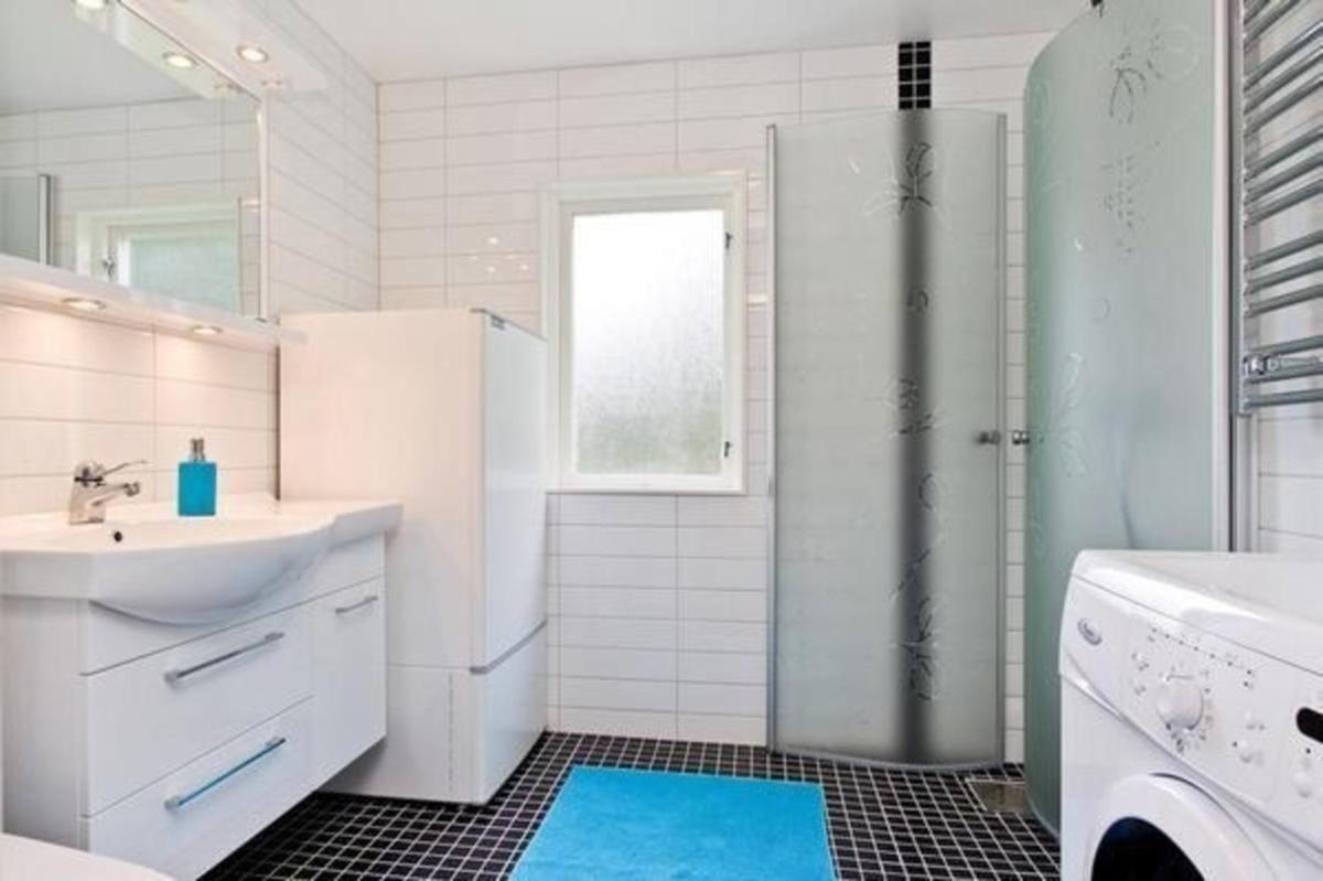 Nettes Ferienhaus in Norrköping mit Sonniger Terrasse - Housity