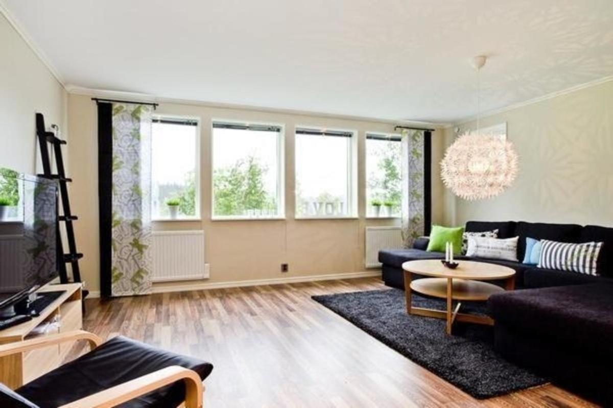 Nettes Ferienhaus in Norrköping mit Sonniger Terrasse - Housity