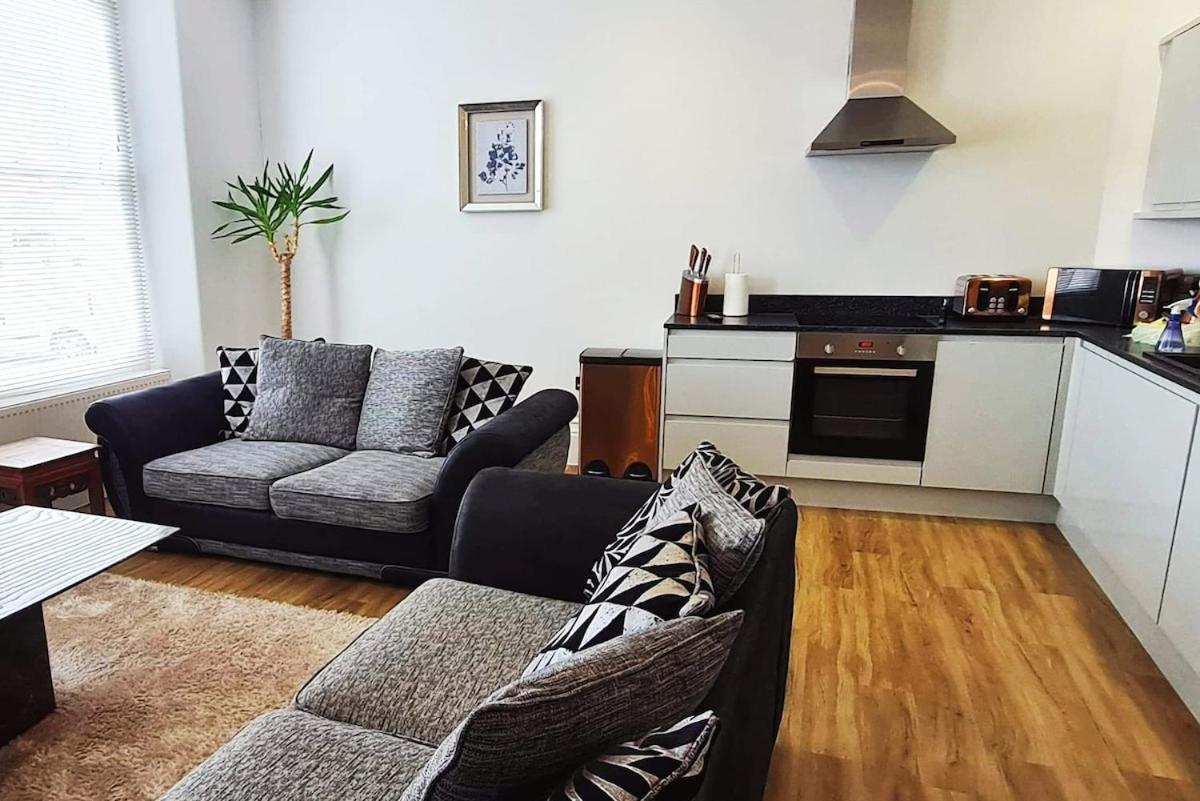 Hoe & Central Stylish Apartment, Free Parking - Housity