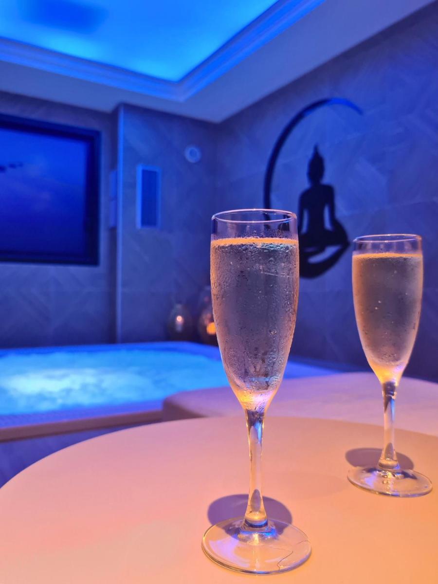 Brit Hotel Piscine & Spa - Fougères - Housity