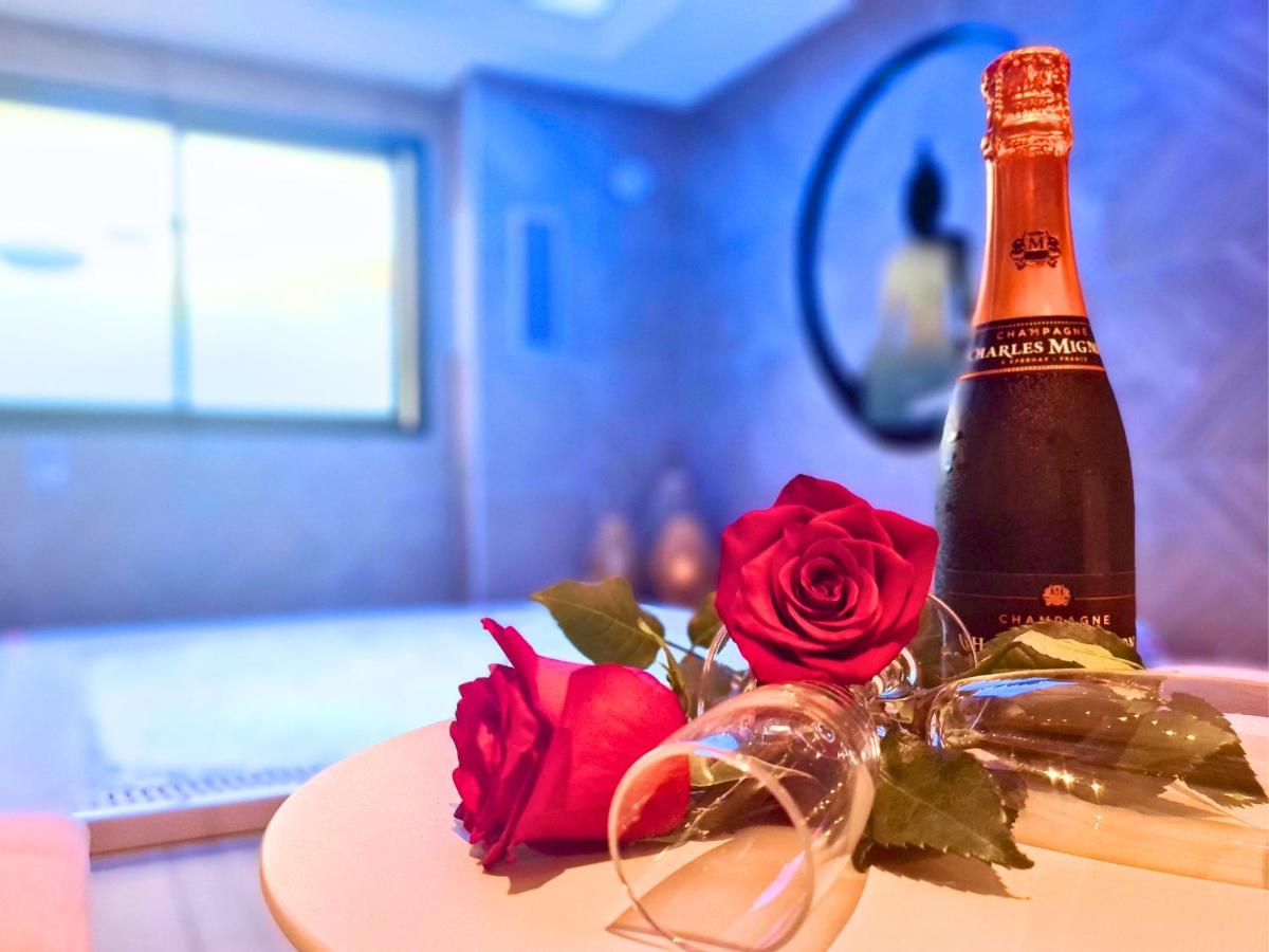 Brit Hotel Piscine & Spa - Fougères - Housity