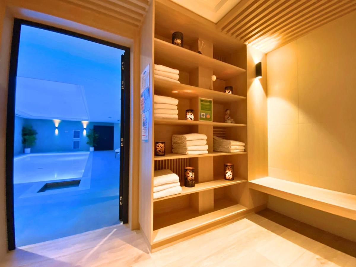 Salle de bains dans l'établissement Brit Hotel Piscine & Spa - Fougères