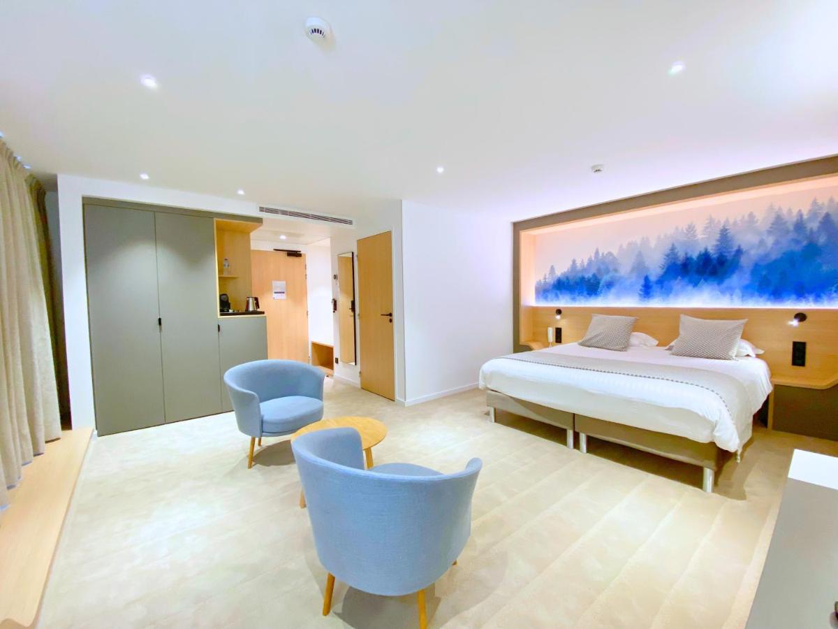 Un ou plusieurs lits dans un hébergement de l'établissement Brit Hotel Piscine & Spa - Fougères