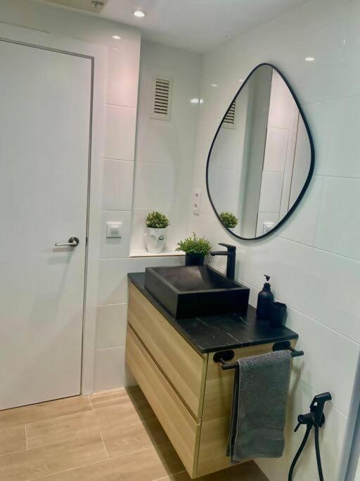 Apartamento con WIFI y piscina cerca del mar - Housity