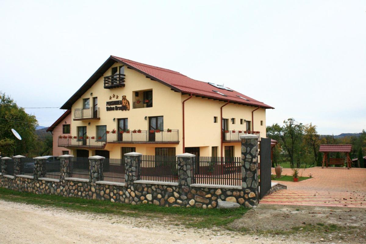 Pensiunea Valea Ursului - Housity