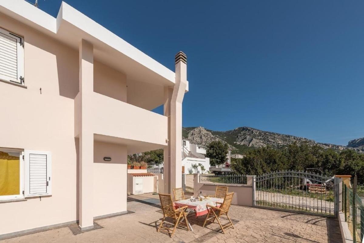 Wohnung in Cala Gonone mit Terrasse und Garten und Meerblick - Housity