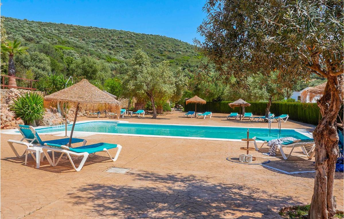 Beautiful Home In Estepa With Swimming Pool - Housity