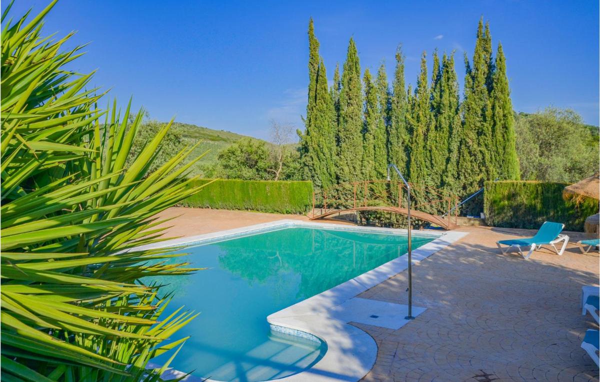 Beautiful Home In Estepa With Swimming Pool - Housity