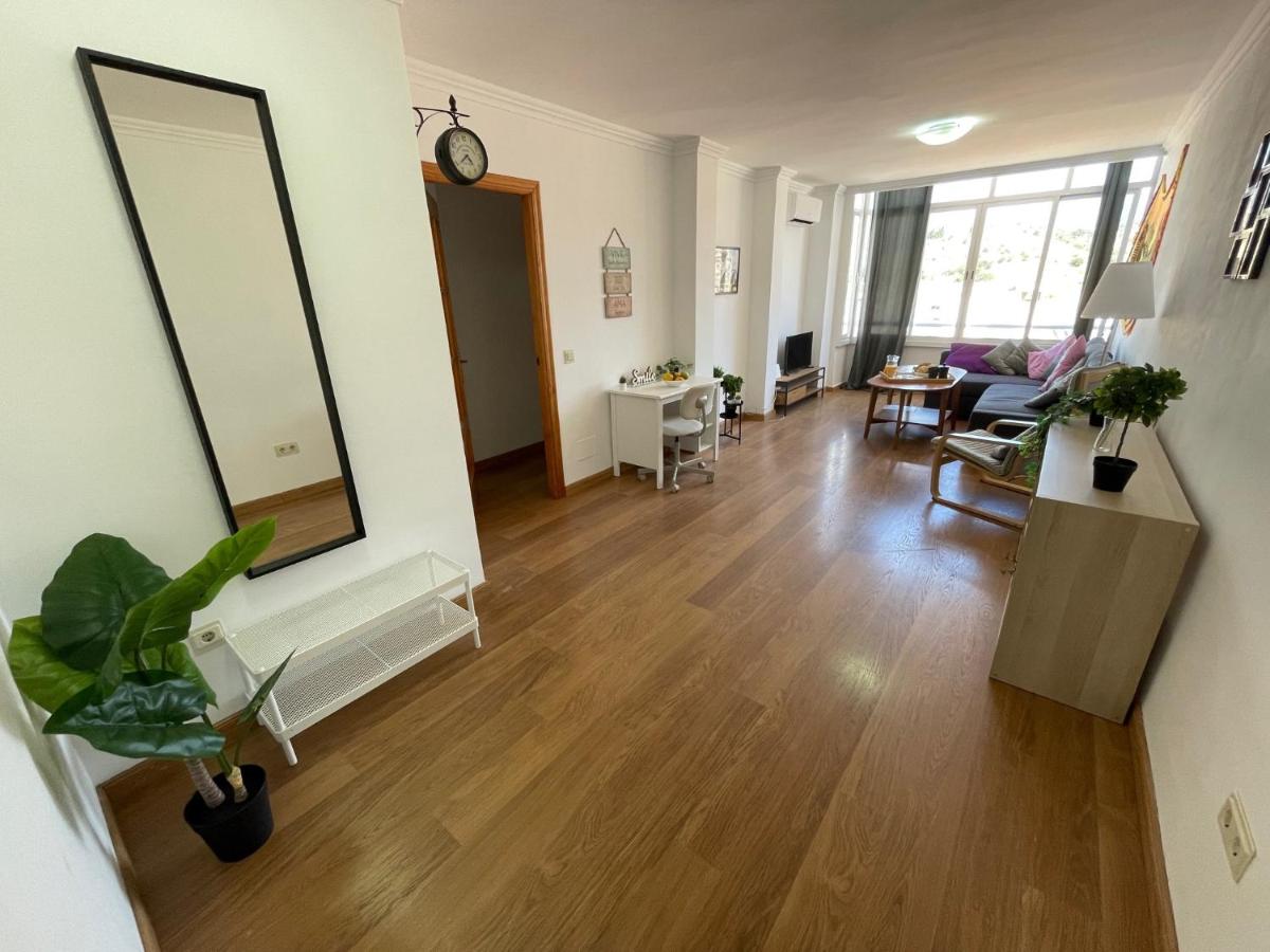 Sunny 3 bed apartment only 7 minute walk from beac - Hizvo