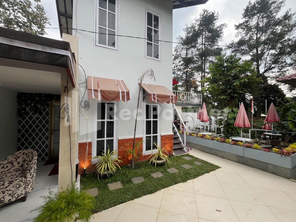 Villa Layar Selorejo Mitra RedDoorz - Housity