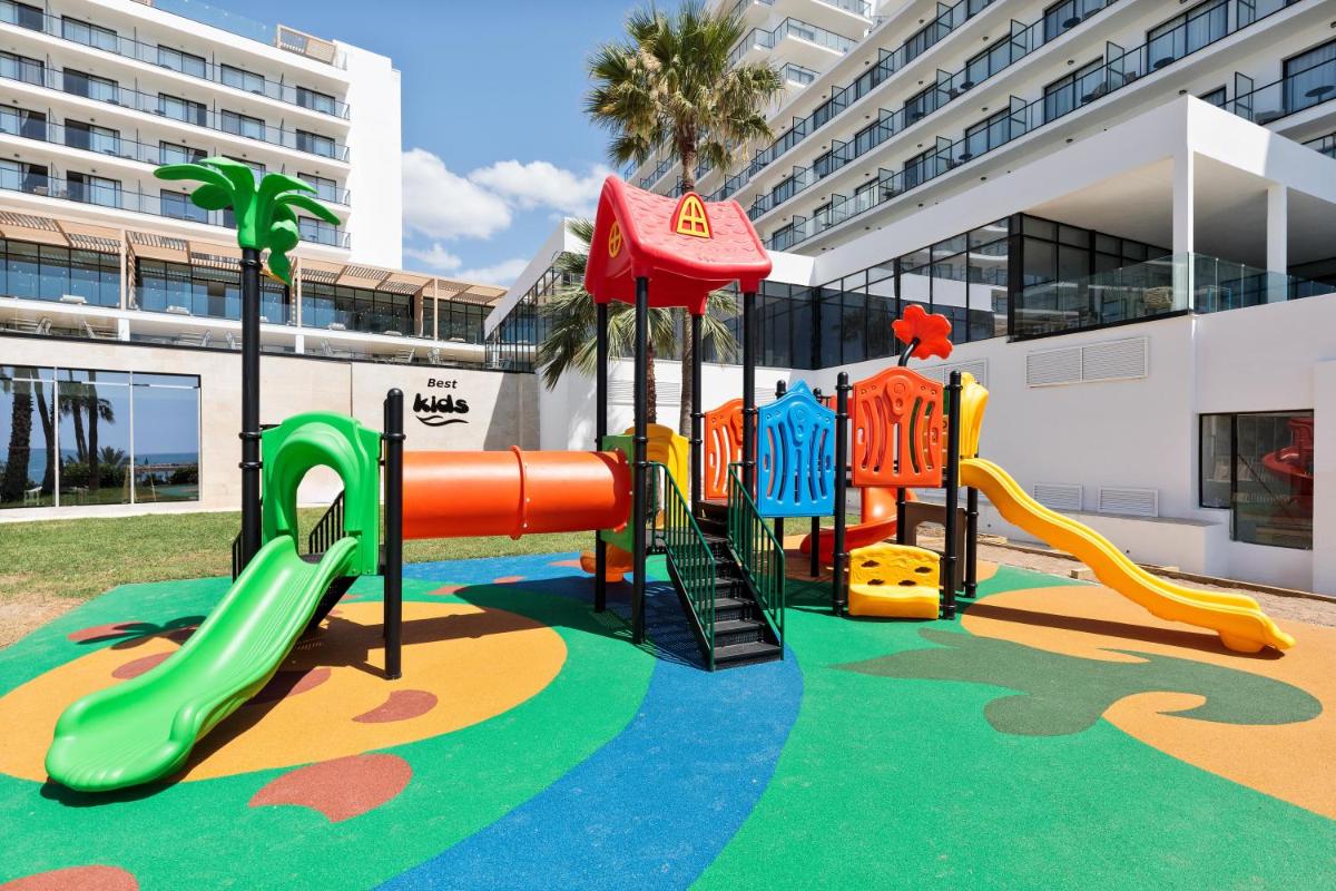 Zona de juegos infantil en Hotel Best Triton