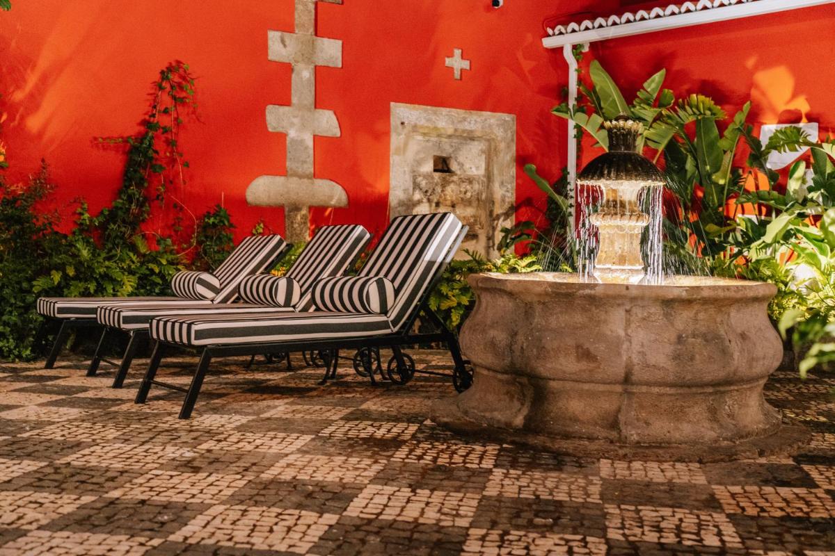 Um jardim no exterior de Boutique Hotel Teatro
