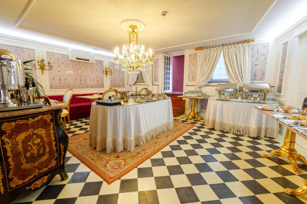 Um restaurante ou outro lugar para comer em Boutique Hotel Teatro